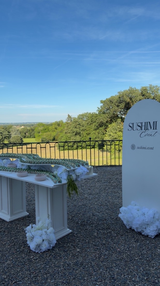 Buffet Sushimi Event et signalétique de la marque en extérieur